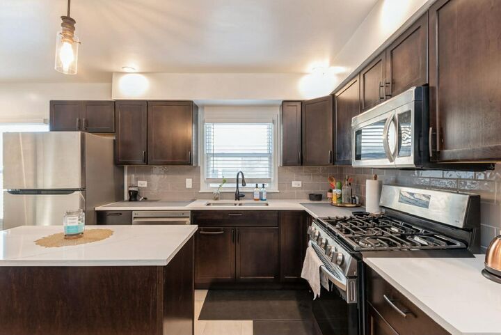 Property Photo:  856 E Capri Drive 2  IL 60074 