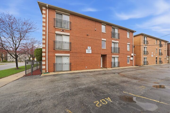 Property Photo:  3447 Ridgeland Avenue 104  IL 60402 
