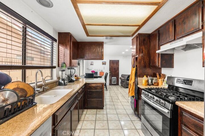 Property Photo:  1827 Louise  CA 93534 