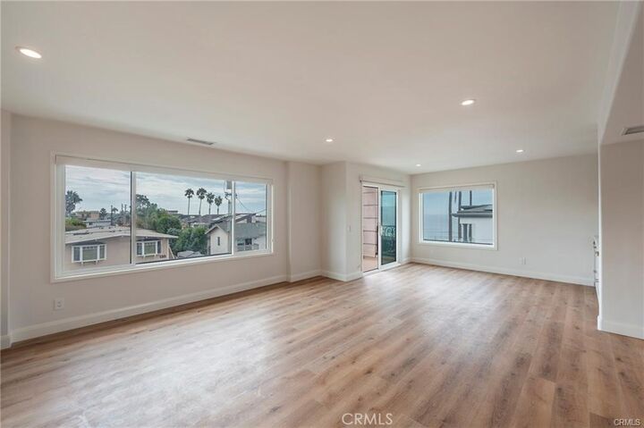 Property Photo: 140 Acacia 11 CA 92008