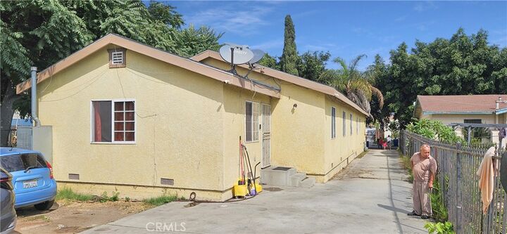 Property Photo:  622 W 91st  CA 90044 