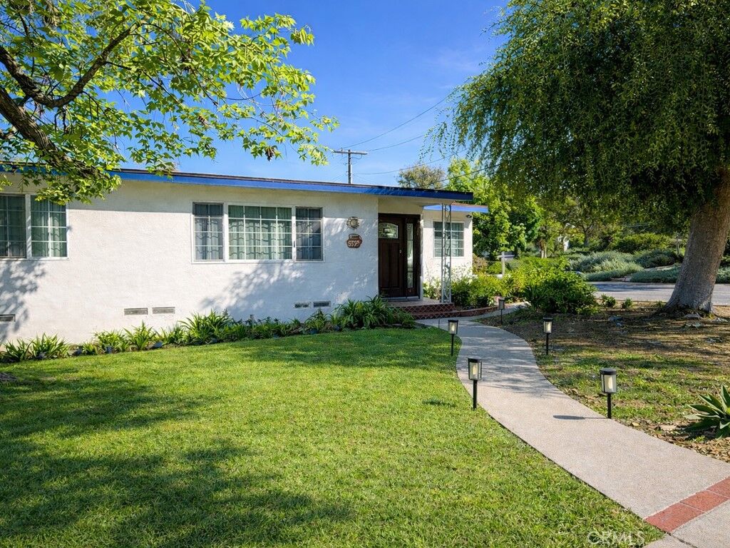 Property Photo: 555 Hickory Lane CA 91103