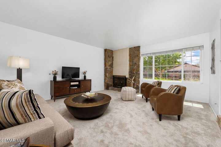 Property Photo:  43 W Sidlee Street  CA 91360 