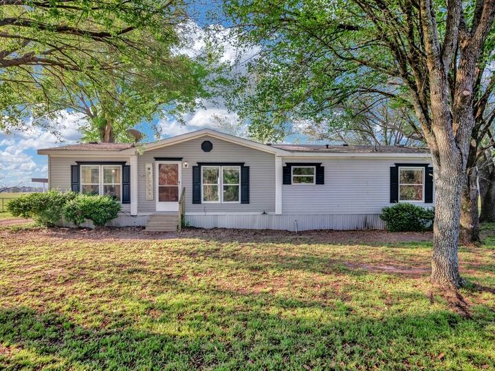 Property Photo:  401 Albritton Lane  TX 75901 