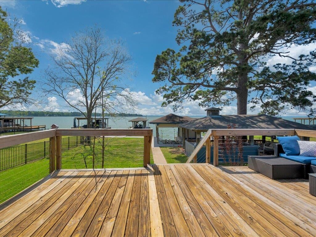 Property Photo:  115 Harbor Addition  TX 77351 