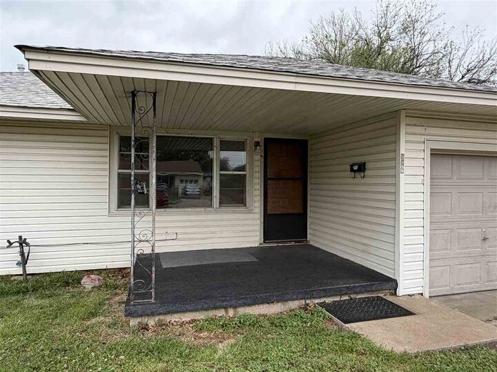 Property Photo:  926 N Palm  OK 74601 