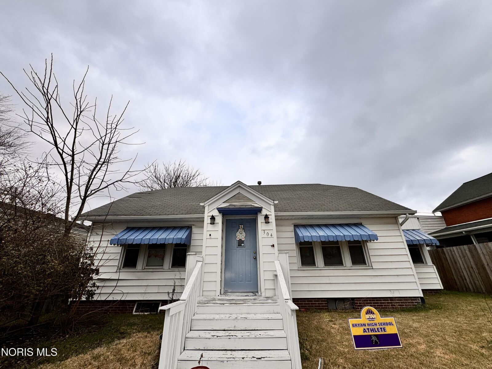 Property Photo:  304 Hopkins Street  OH 43512 