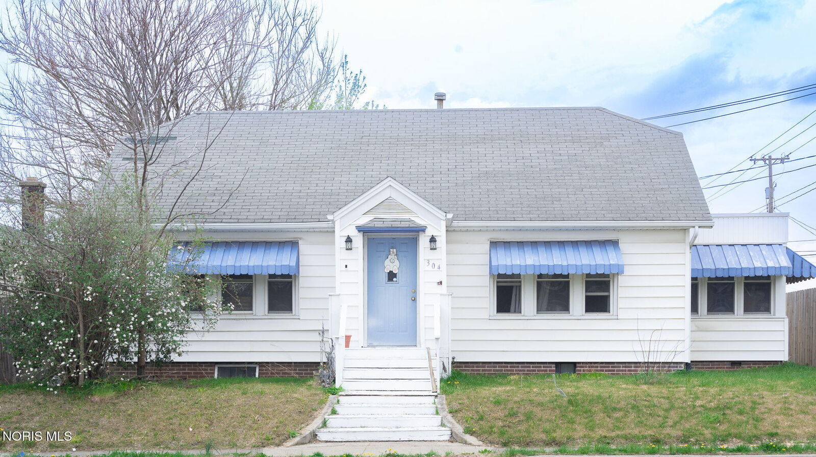Property Photo:  304 Hopkins Street  OH 43512 