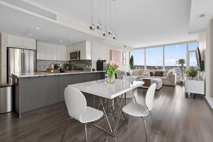Property Photo:  510 6 Avenue SE 1703  AB T2G 1L7 