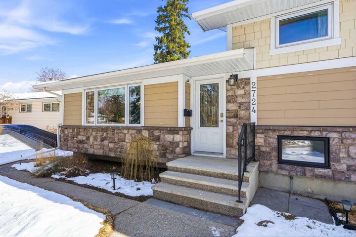 Property Photo:  2724 Lougheed Drive SW  AB T3E 5T6 
