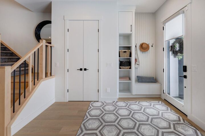 Property Photo:  1709 19 Avenue NW  AB T2M 1B4 