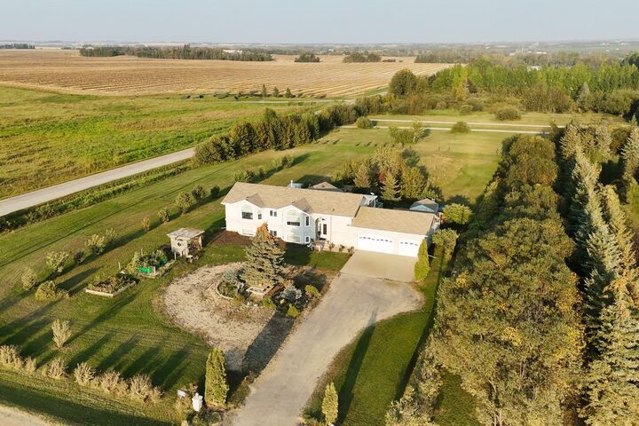 Property Photo: 431079 Range Road 254 AB T4J 1R2