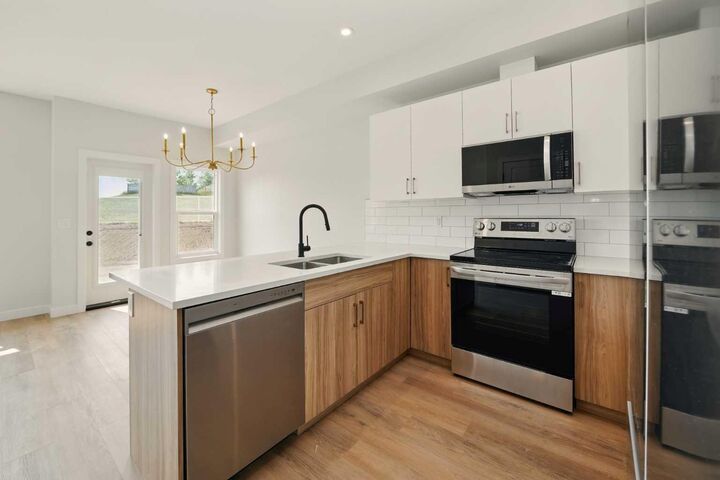 Photo de la propriété:  69 Pinnacle Close  AB T4M 0M3 