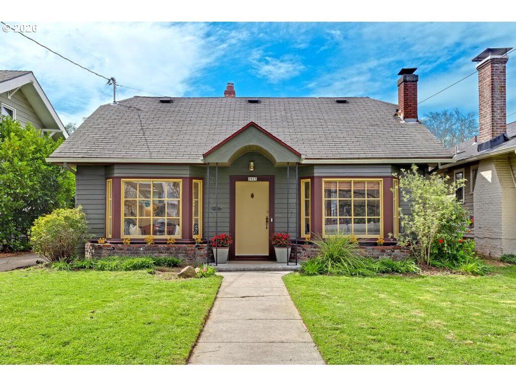 Property Photo:  2915 NE 47th Ave  OR 97213 