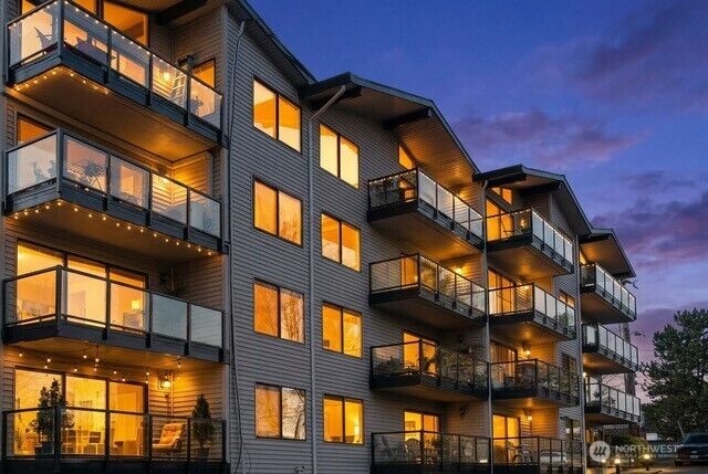 Property Photo: 2562 Thorndyke Avenue W 303 WA 98199