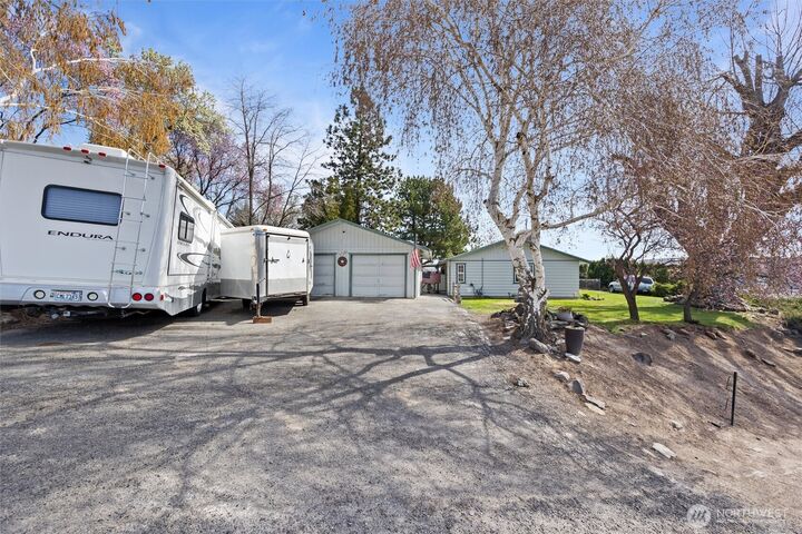 Property Photo: 705 N 12th Street WA 98942