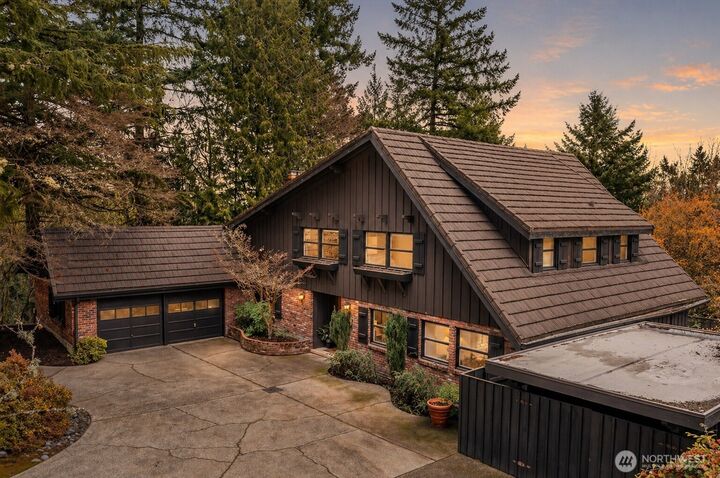 Property Photo:  16521 NE 1st Place  WA 98008 