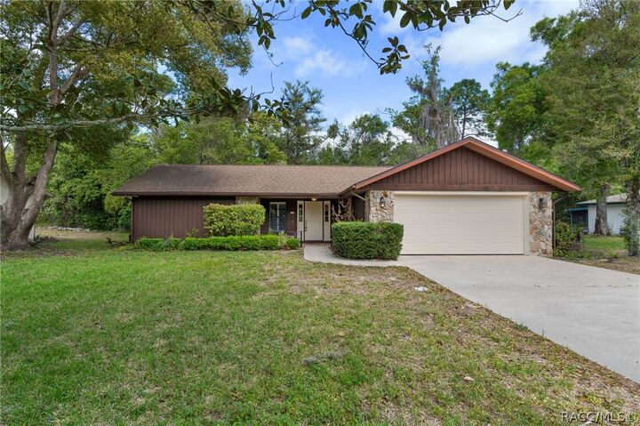Property Photo:  10 Sycamore Circle  FL 34446 