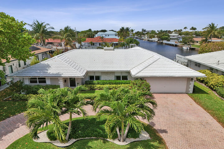 Property Photo:  5711 Bayview Drive  FL 33308 