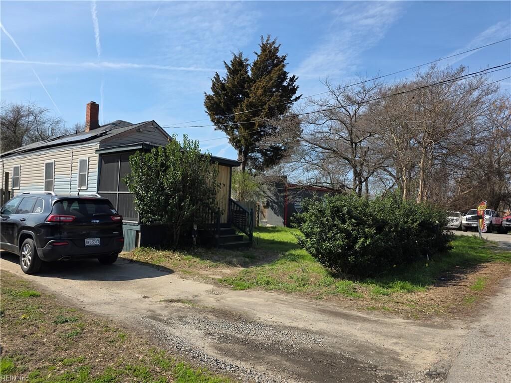 Property Photo:  704 Burrow Ave  VA 23324 