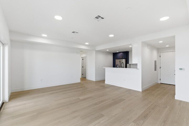 Property Photo:  560 El Camino Real 206  CA 94070 