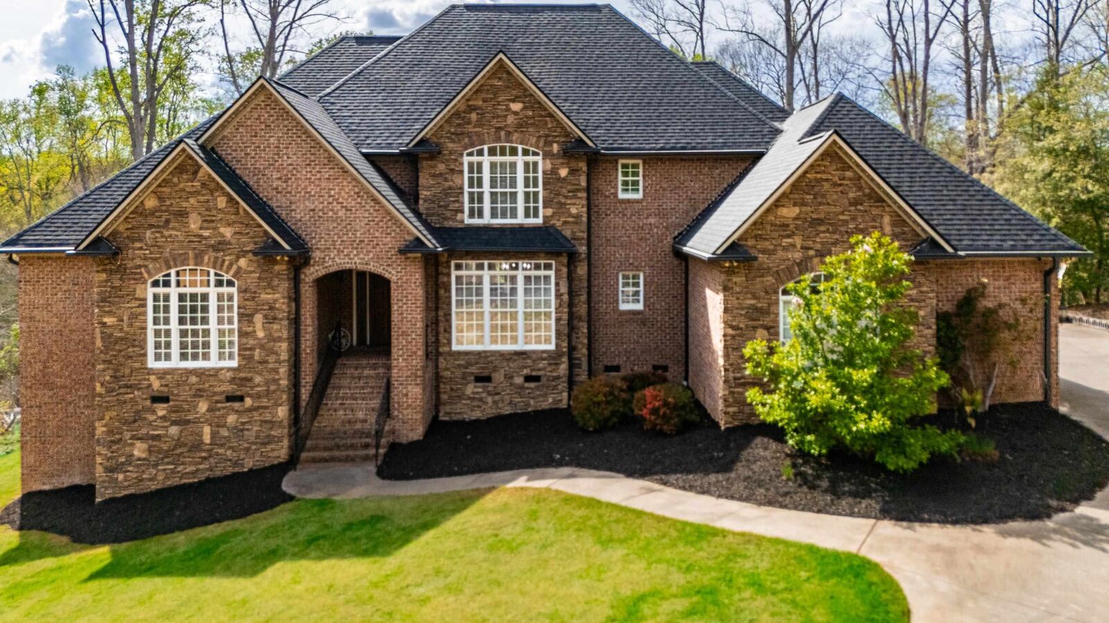 Property Photo:  413 Glocher Ct Court  SC 29369 