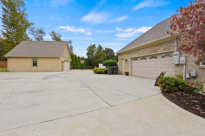 Property Photo: 409 Wickham Way SC 29316