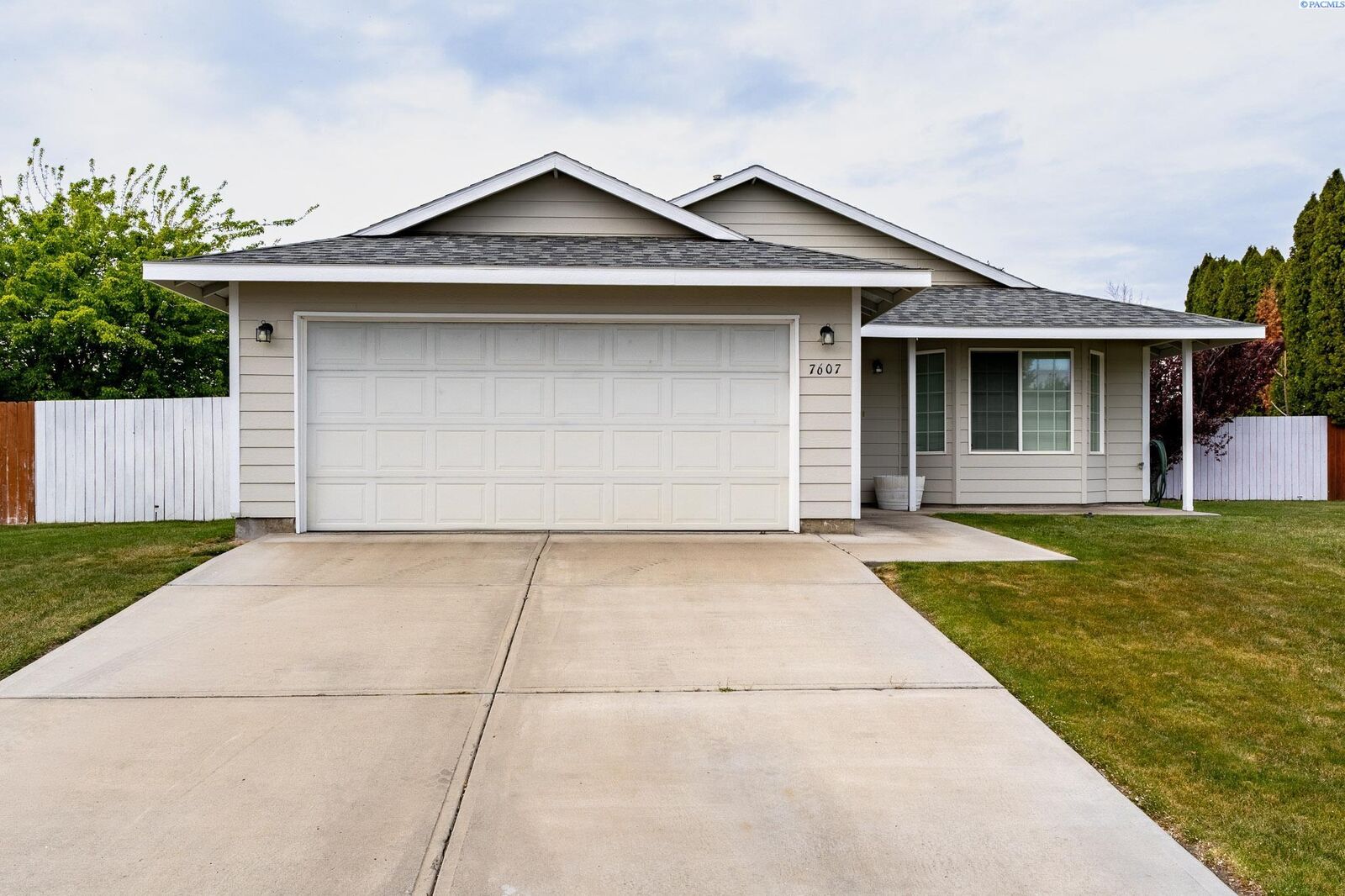Property Photo: 7607 Vendovi WA 99301