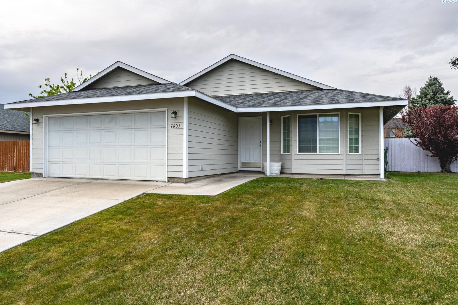 Property Photo: 7607 Vendovi WA 99301