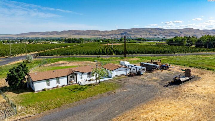Property Photo: 61610 N Whan Rd WA 99320