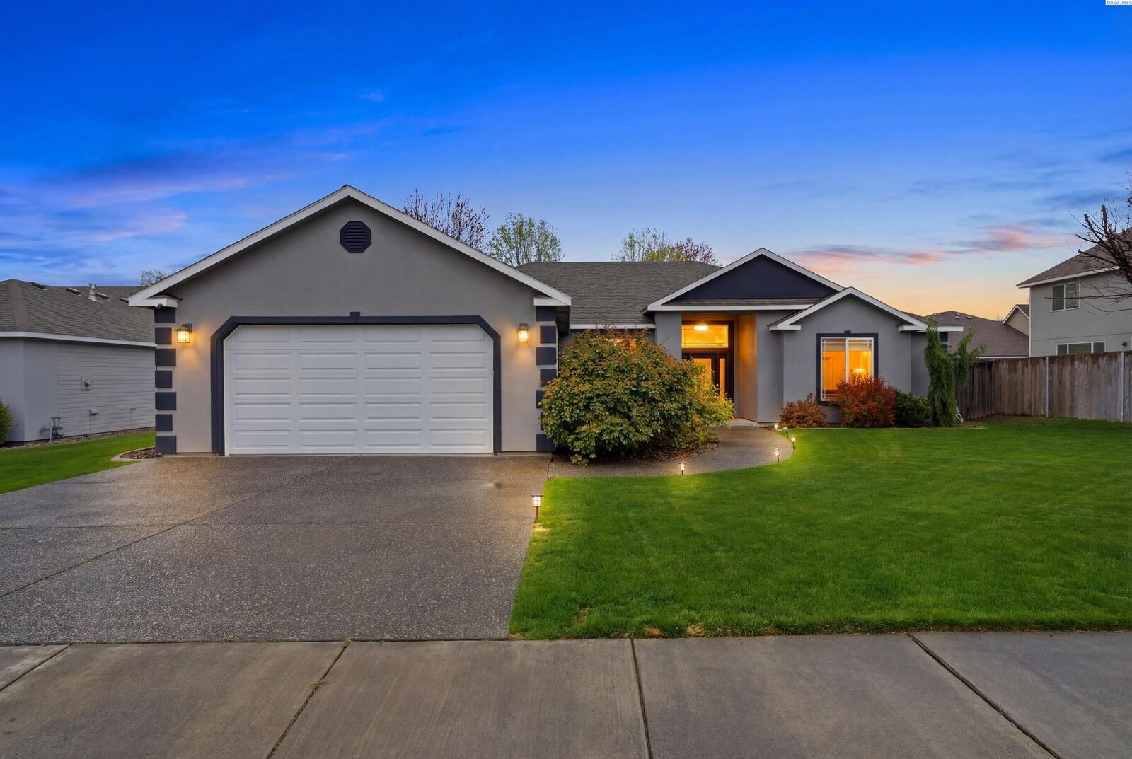 Property Photo:  408 Liberty Lane  WA 99352 