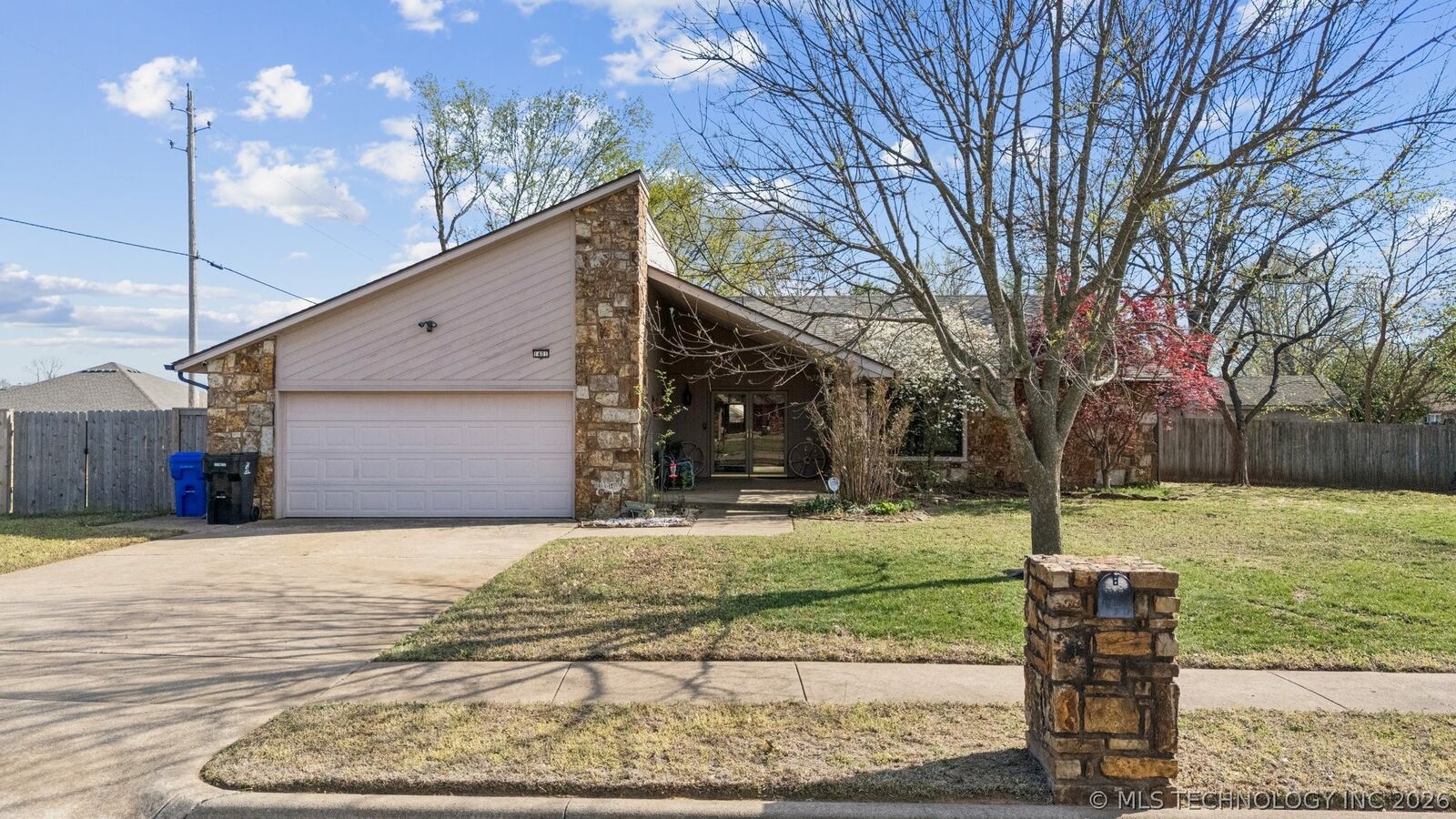 Property Photo: 1401 W Albuquerque Street OK 74011