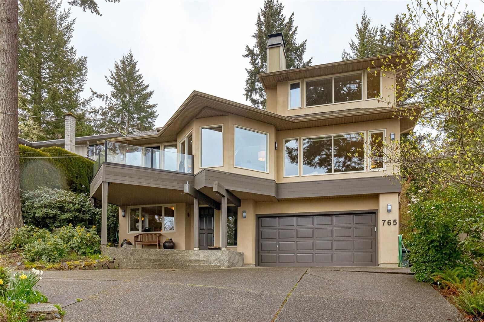 Property Photo:  765 Sea Dr  BC V8M 1B1 