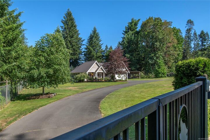 2435 Charleville Rd — photo 1