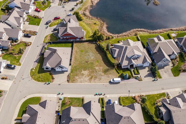Property Photo: 1290 Crown Isle Dr 127 BC V9N 0B8