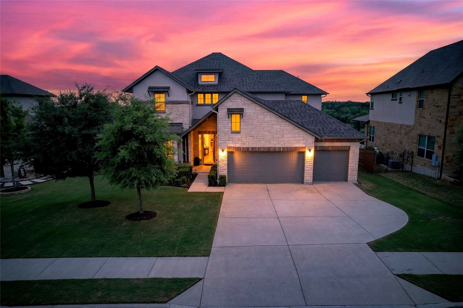 Property Photo: 907 Valley View Drive TX 78641