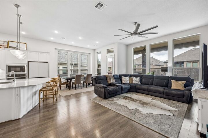 Property Photo:  320 Teakmill Trail  TX 78666 