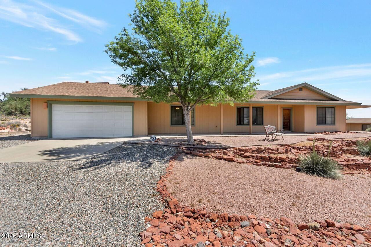 Property Photo:  949 Rabbit Run  AZ 86324 