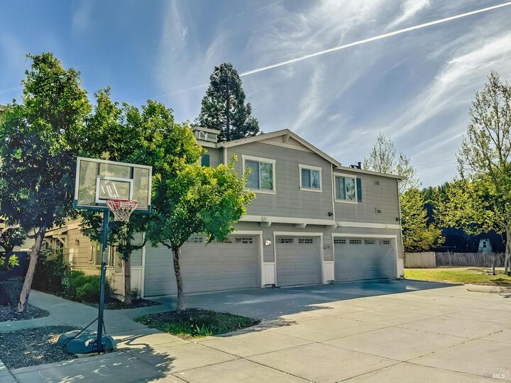 Property Photo: 2476 2480 Avignon Circle CA 95403