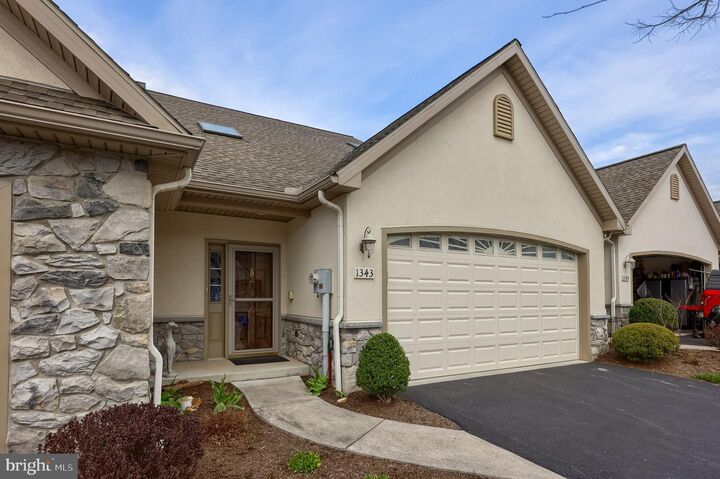 Property Photo: 1343 Fieldstone Drive PA 17552