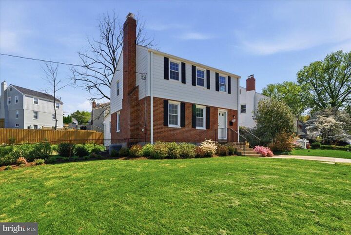 Property Photo:  941 Patrick Henry Drive  VA 22205 