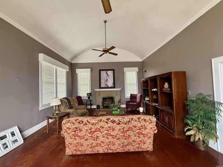 Property Photo:  206 Park Pl  AR 71601 