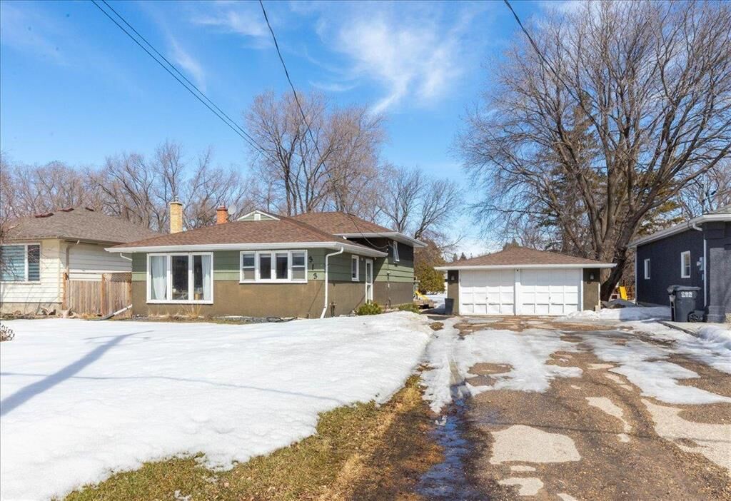 Property Photo:  313 Drury Avenue  MB R2V 4T3 