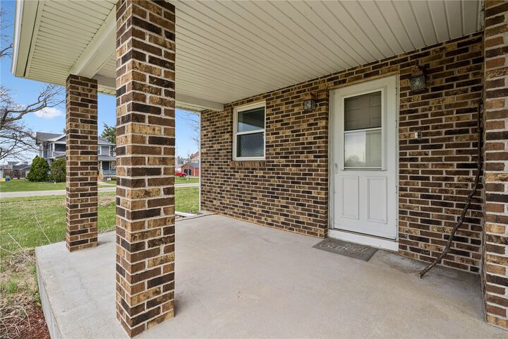 Property Photo: 207 6th Street IA 52346