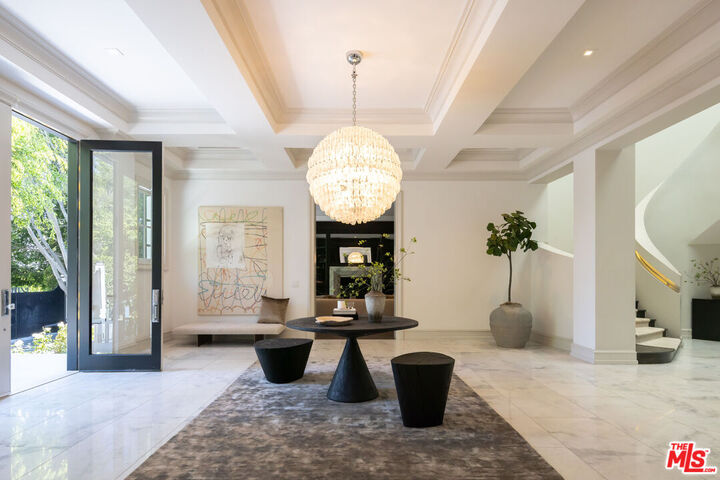 Property Photo: 917 N Crescent Dr CA 90210