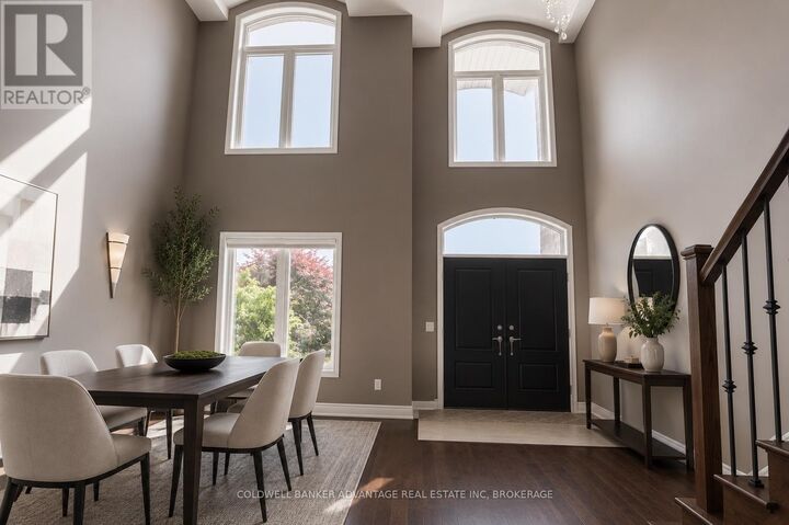 Property Photo:  135 Forest Ridge Court  ON L3C 0C2 