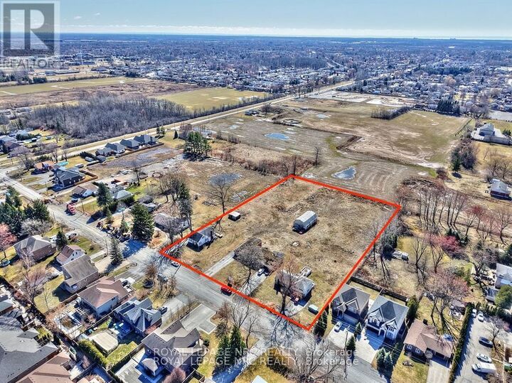 Property Photo:  743 Quaker Road  ON L3C 3H3 