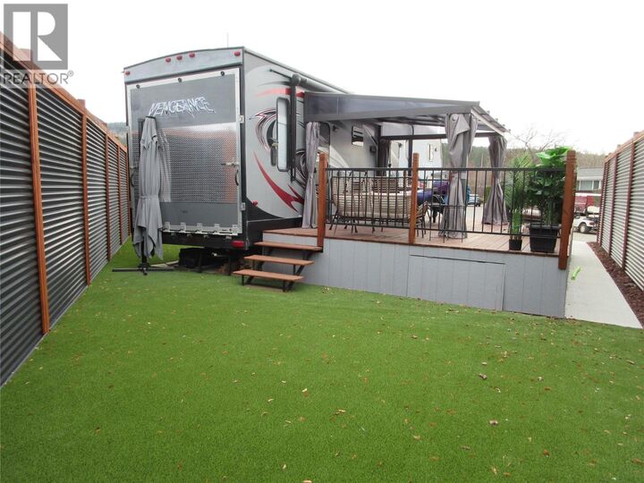 Property Photo: 415 Commonwealth Road 203 BC V4V 1P4