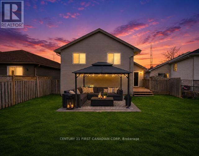 Property Photo: 17 Cottonwood Drive ON N5P 4M3