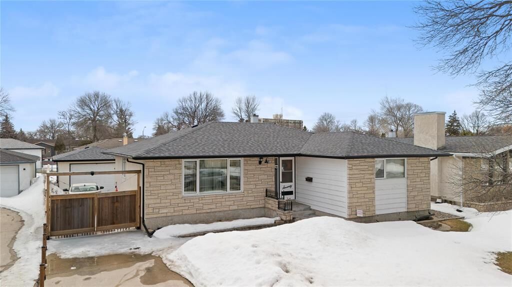 Property Photo:  70 Malden Close  MB R2P 0B9 